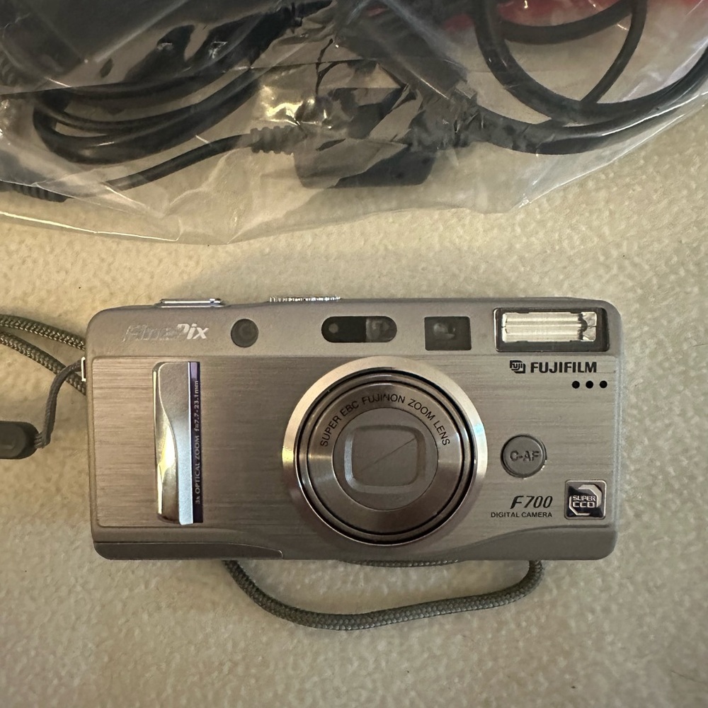 Fujifilm F700 Digital Camera